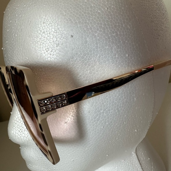 NEW one size fits most STYLISH SUNGLASSES - Picture 4 of 4